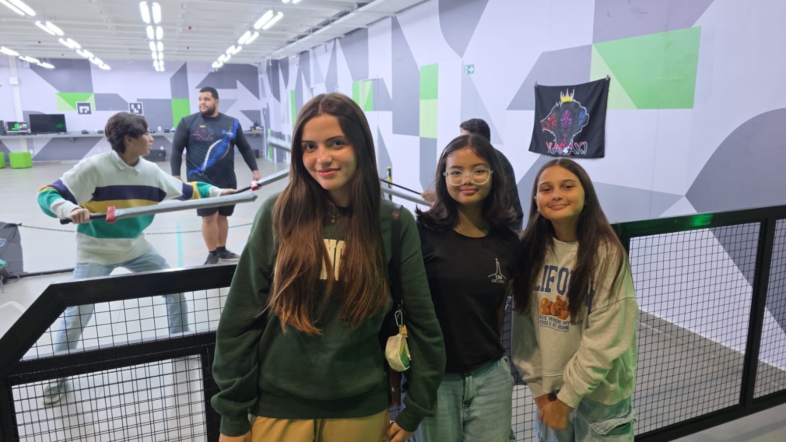 Pastor Rodrigo with teens — photo 2